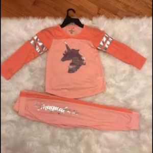 Size: 5/6 Top & Bottoms